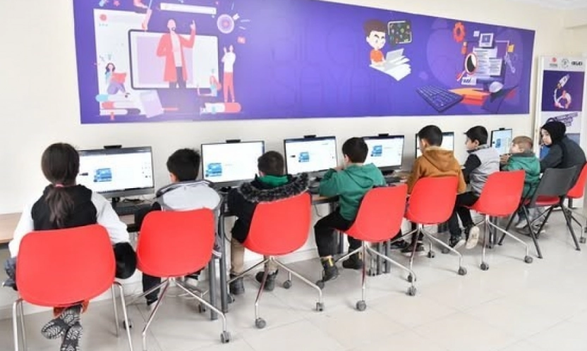 Yeşilyurt Mesleki Eğitim ve Yaşam Merkezi'nde kurslar tüm hızıyla sürüyor