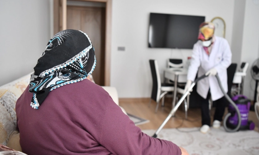 Yeşilyurt'ta büyükler baş tacı olmaya devam ediyor