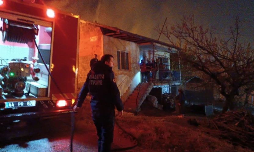 Yıldıztepe Mahallesi'nde İki Katlı Evde Yangın Çıktı